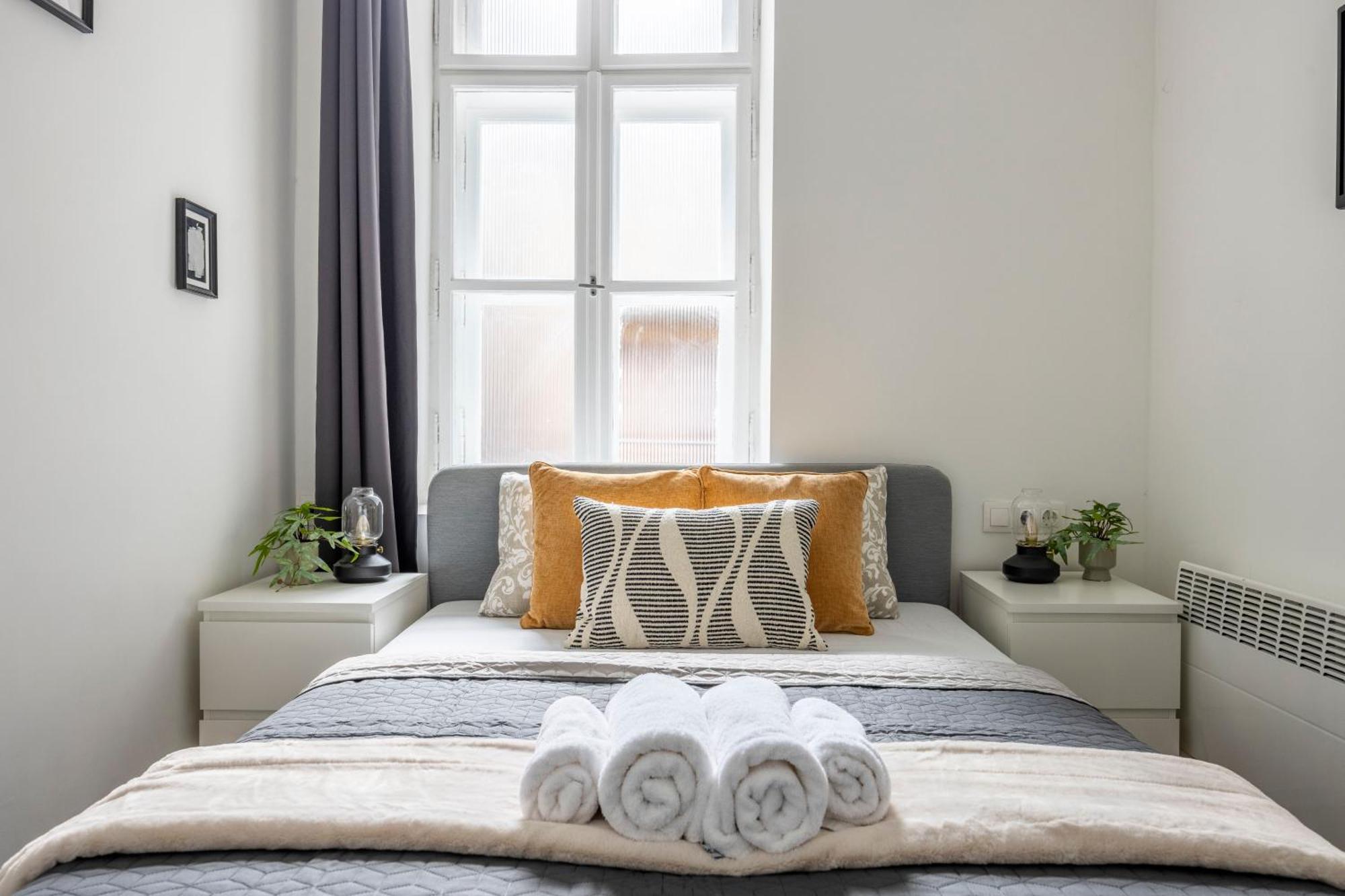 Charming & Cozy Central 1Bedrm Suites Budapest Ngoại thất bức ảnh