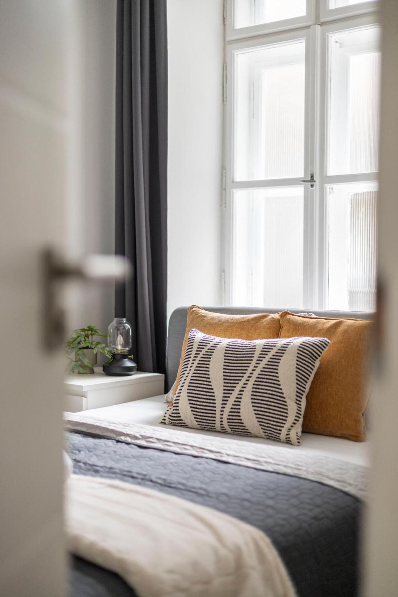 Charming & Cozy Central 1Bedrm Suites Budapest Ngoại thất bức ảnh